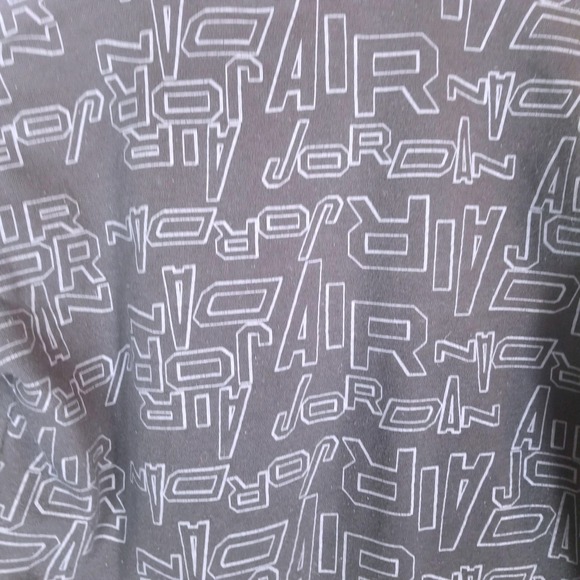 Boys Jordan All Over Print Long Sleeve Crewneck Sweatshirt Black Gold Logo L - Picture 8 of 9